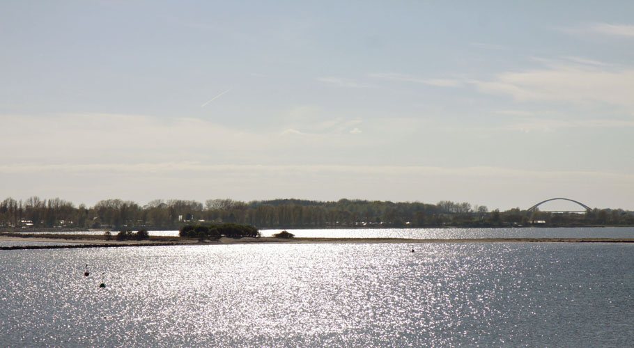 ferienwohnung-fehmarn-suedstrand-mieten-kaufen-balkon-seeblick-wulfen-fehmarnsundbruecke