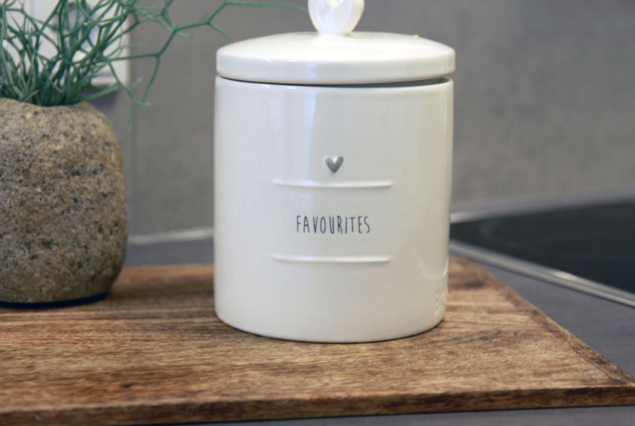 ferienwohnung-fehmarn-suedstrand-mieten-kaufen-kueche-kaffeedose